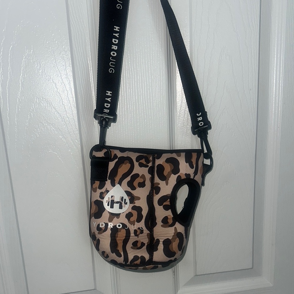 HydroJug Leopard Print carrier